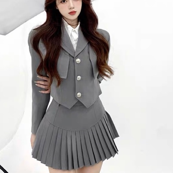 JK Uniform Suit: Lapel Collar Crop Blazer / Vest / High Rise Pleated Skirt - Picture 2 of 6